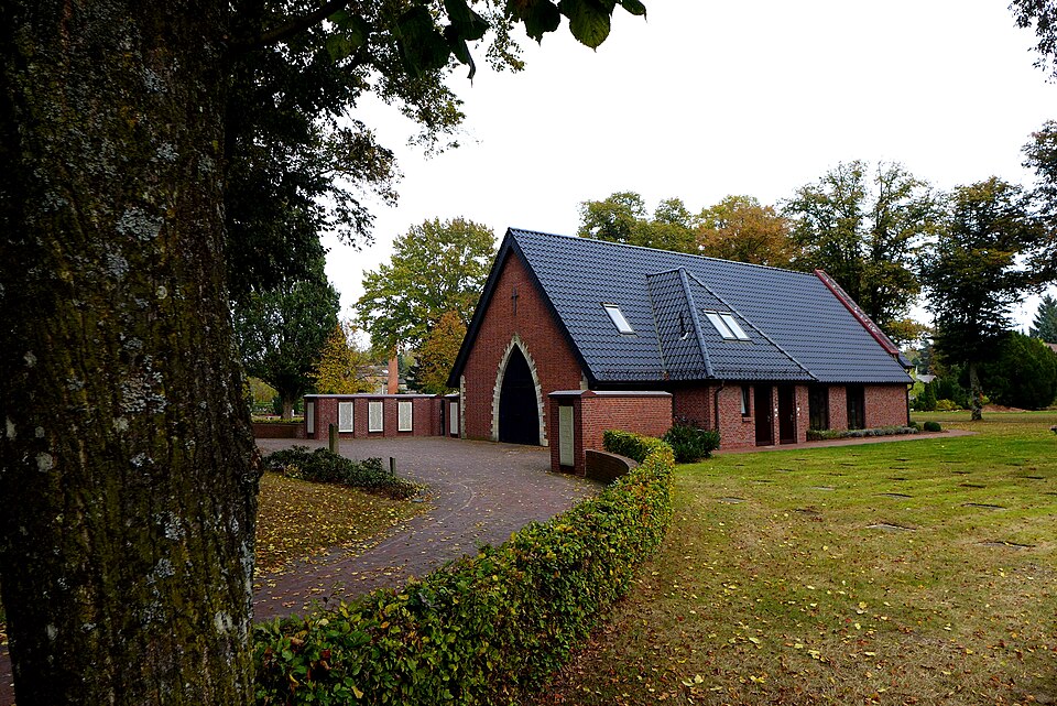 Terrassendach-Fachbetriebe in Sittensen: Friedhofskapelle – Foto: Oxfordian Kissuth Terrassendach-Fachbetriebe in Sittensen: Friedhofskapelle