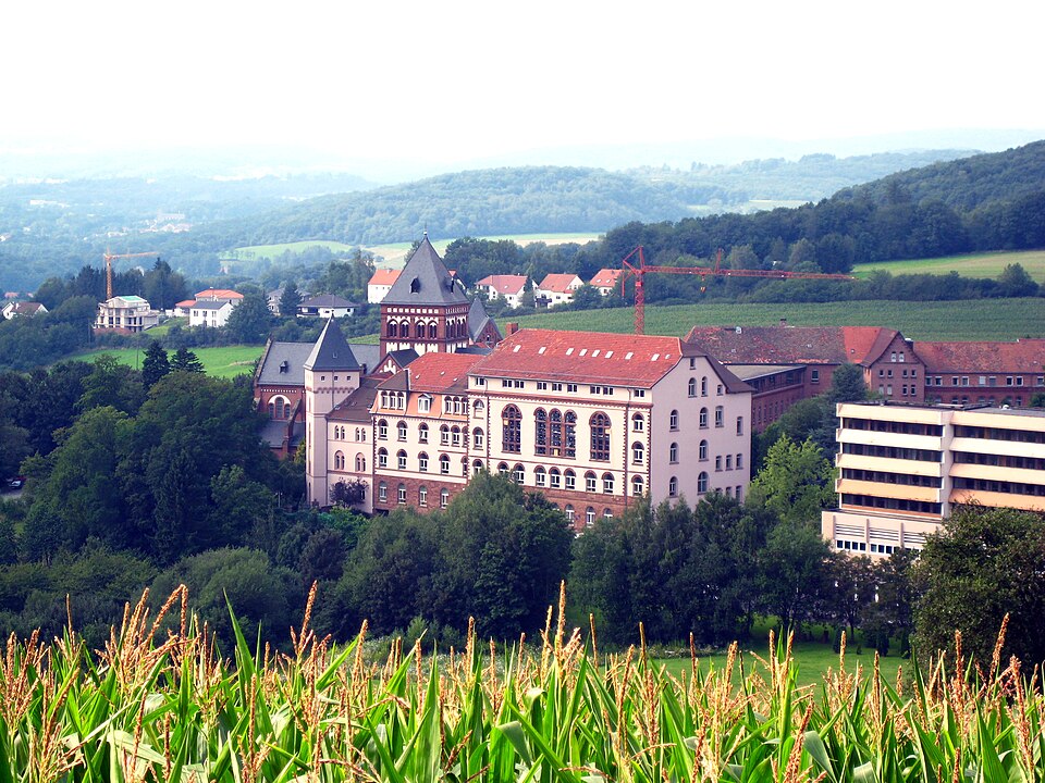 Terrassendach-Fachbetriebe in St. Wendel: Missionshaus – Foto: MyName Terrassendach-Fachbetriebe in St. Wendel: Missionshaus