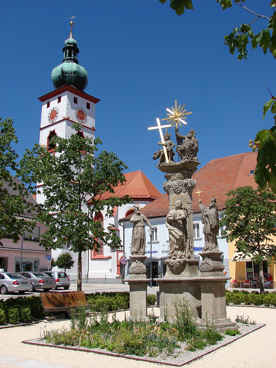 Terrassendach-Fachbetriebe in Tirschenreuth: Dreifaltigkeits-Säule auf dem Tirschenreuter Marktplatz – Foto: Tpilz Terrassendach-Fachbetriebe in Tirschenreuth: Dreifaltigkeits-Säule auf dem Tirschenreuter Marktplatz