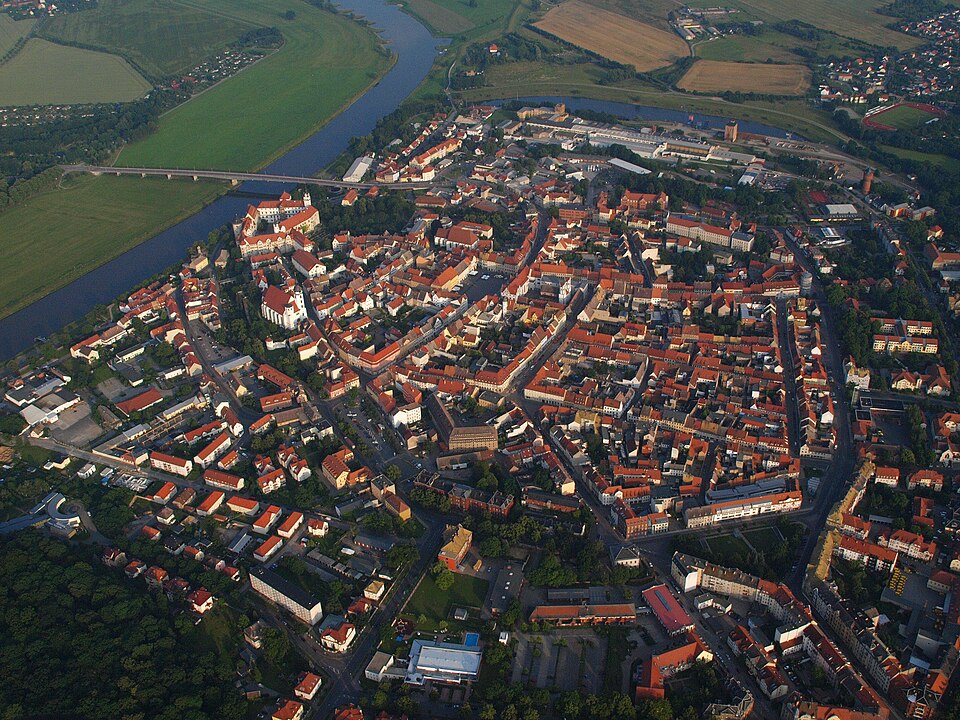 Terrassendach-Fachbetriebe in Torgau: Stadtansicht – Foto: Wolkenkratzer Terrassendach-Fachbetriebe in Torgau: Stadtansicht
