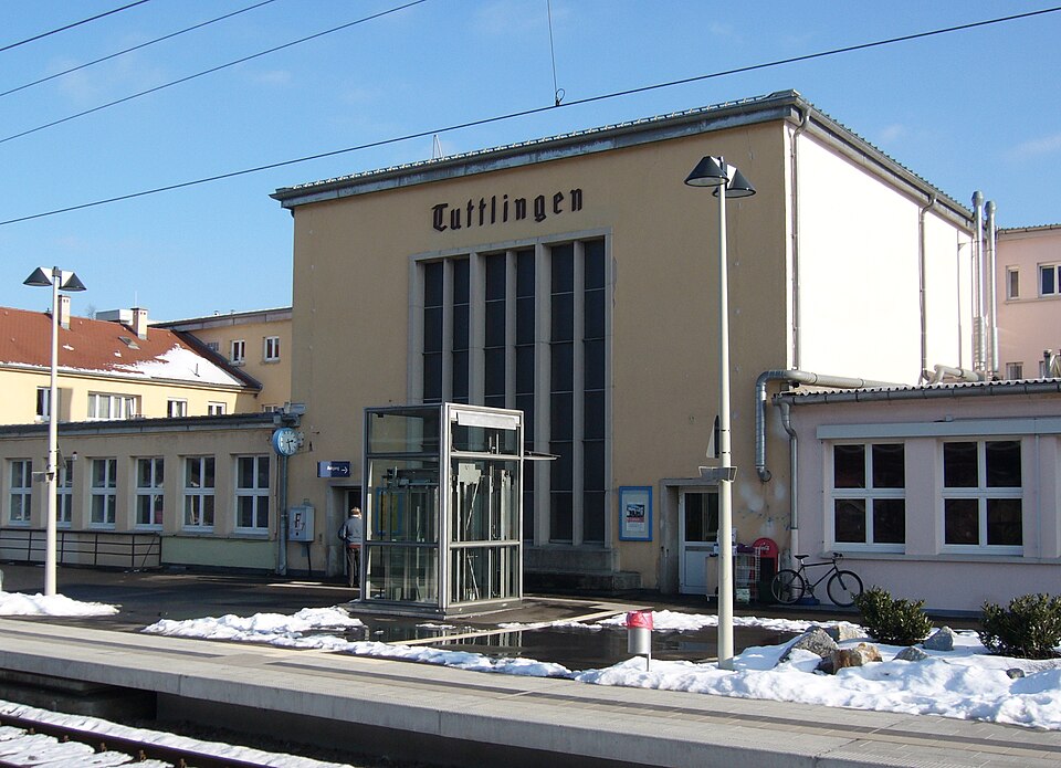 Terrassendach-Fachbetriebe in Tuttlingen: Bahnhof – Foto: Andreas Frankenhauser Terrassendach-Fachbetriebe in Tuttlingen: Bahnhof