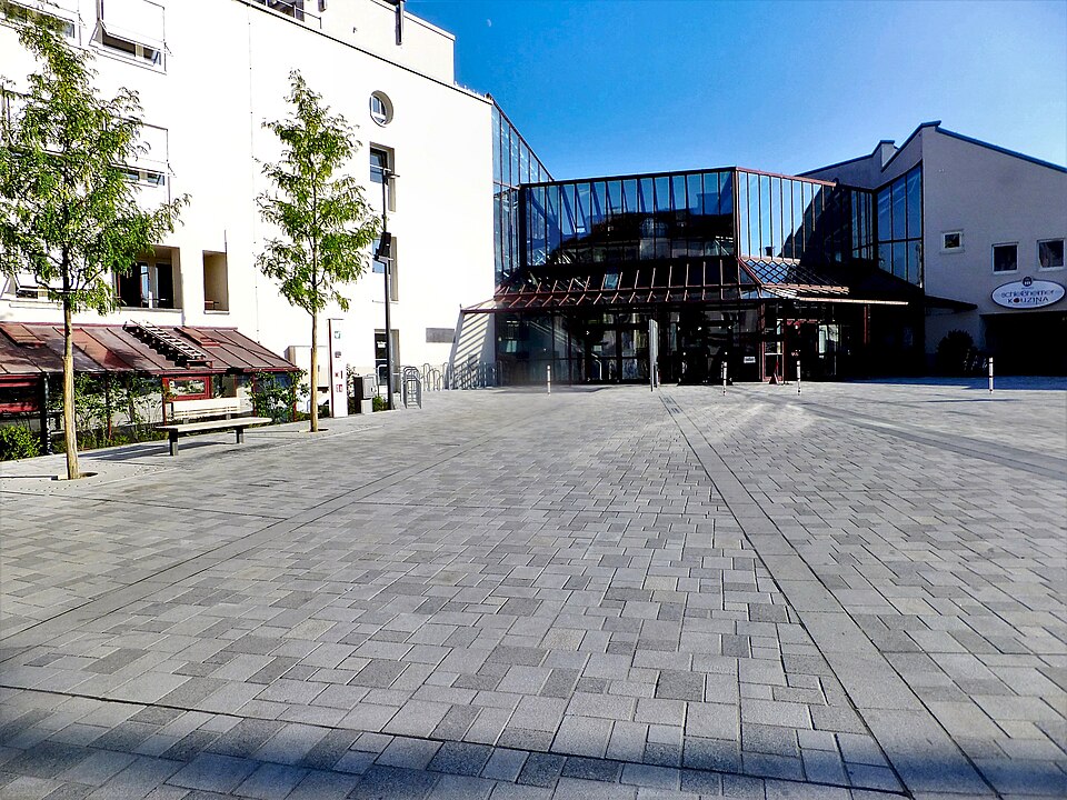Terrassendach-Fachbetriebe in Unterschleißheim: Rathaus – Foto: Sacha47 Terrassendach-Fachbetriebe in Unterschleißheim: Rathaus