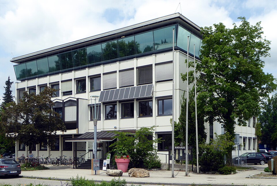 Terrassendach-Fachbetriebe in Vaterstetten: Rathaus – Foto: Renardo la vulpo Terrassendach-Fachbetriebe in Vaterstetten: Rathaus