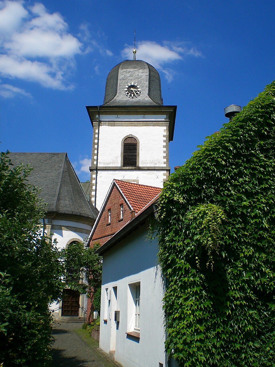 Terrassendach-Fachbetriebe in Verl: St. Anna Kirche, Blick auf den Turm
