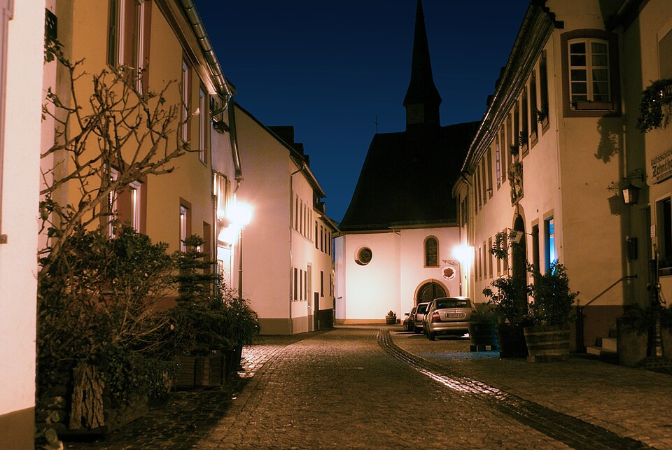 Terrassendach-Fachbetriebe in Walluf: Stadtansicht – Foto: Schwege at German Wikipedia Terrassendach-Fachbetriebe in Walluf: Stadtansicht