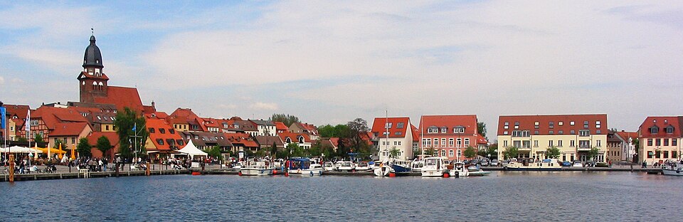 Terrassendach-Fachbetriebe in Waren (Müritz): Stadtansicht – Foto: Darkone Terrassendach-Fachbetriebe in Waren (Müritz): Stadtansicht