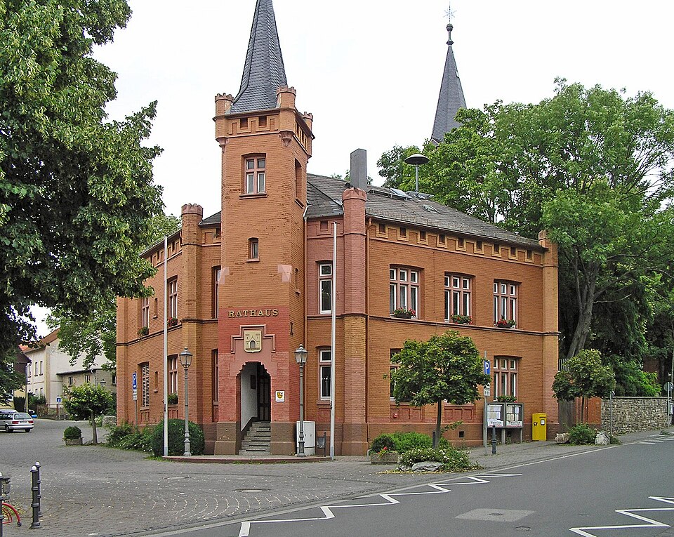 Terrassendach-Fachbetriebe in Wehrheim: Rotes Rathaus – Foto: Karsten Ratzke Terrassendach-Fachbetriebe in Wehrheim: Rotes Rathaus