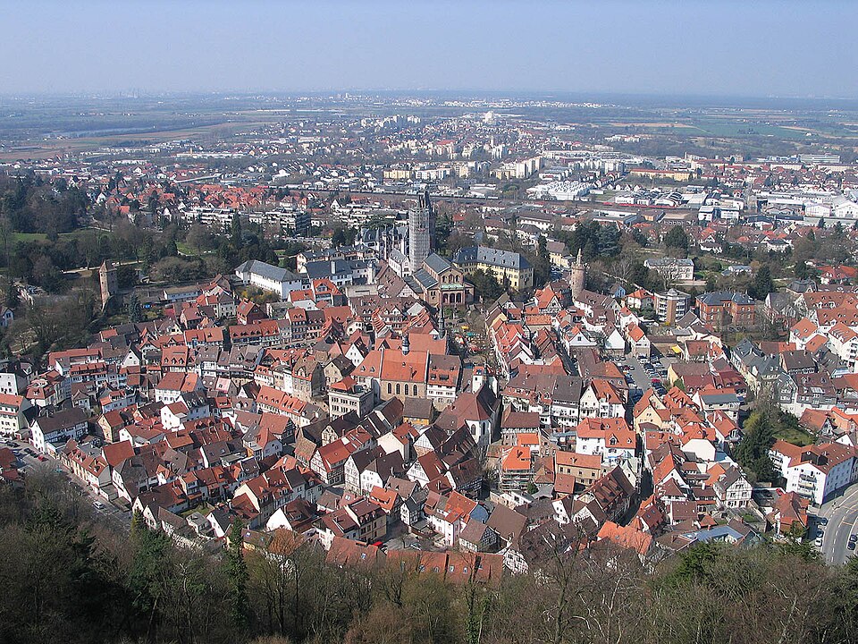 Terrassendach-Fachbetriebe in Weinheim: Der Burg – Foto: Wikimedia-Autor Terrassendach-Fachbetriebe in Weinheim: Der Burg