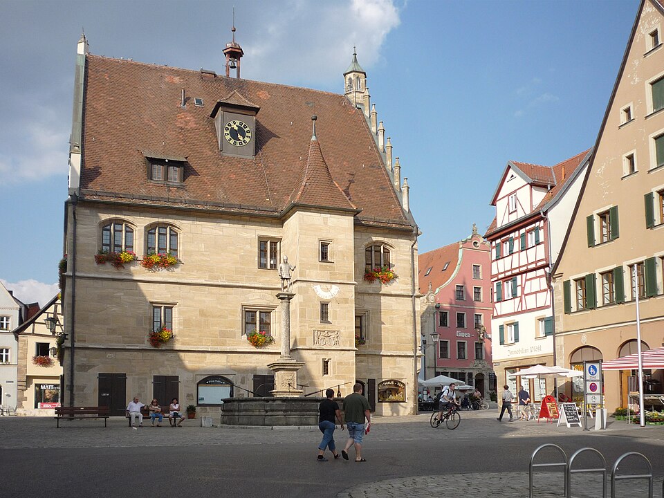 Terrassendach-Fachbetriebe in Weißenburg in Bayern: Altes Rathaus – Foto: Pedelecs Terrassendach-Fachbetriebe in Weißenburg in Bayern: Altes Rathaus