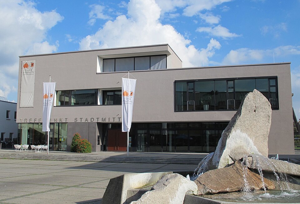 Terrassendach-Fachbetriebe in Wendlingen am Neckar: Treffpunkt Stadtmitte – Foto: SwanA15 Terrassendach-Fachbetriebe in Wendlingen am Neckar: Treffpunkt Stadtmitte