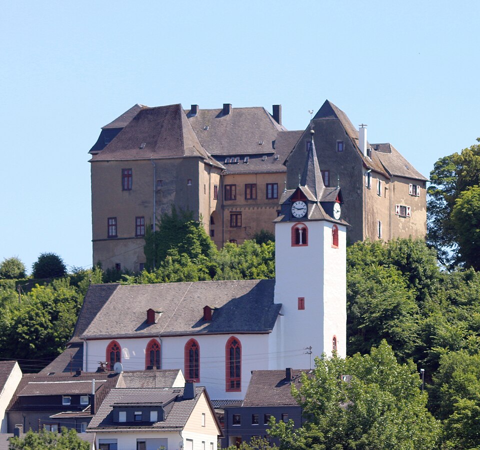 Terrassendach-Fachbetriebe in Westerburg: Schloss Kirche und Altstadt – Foto: Oliver Abels Terrassendach-Fachbetriebe in Westerburg: Schloss Kirche und Altstadt