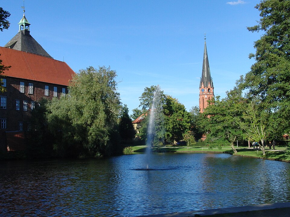 Terrassendach-Fachbetriebe in Winsen (Luhe): Luhe Blick auf das Schloss und St Marien Kirche – Foto: Werdersen Terrassendach-Fachbetriebe in Winsen (Luhe): Luhe Blick auf das Schloss und St Marien Kirche