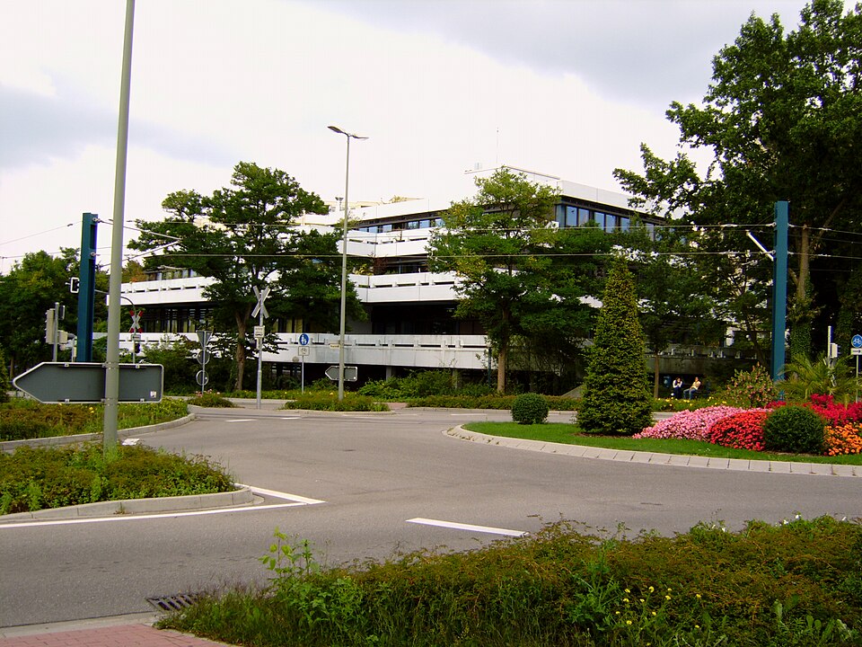 Terrassendach-Fachbetriebe in Wörth am Rhein: Rathaus