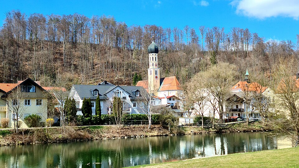 Terrassendach-Fachbetriebe in Wolfratshausen: Altstadt vom Loisach-Ostuferpark – Foto: Ricardalovesmonuments Terrassendach-Fachbetriebe in Wolfratshausen: Altstadt vom Loisach-Ostuferpark