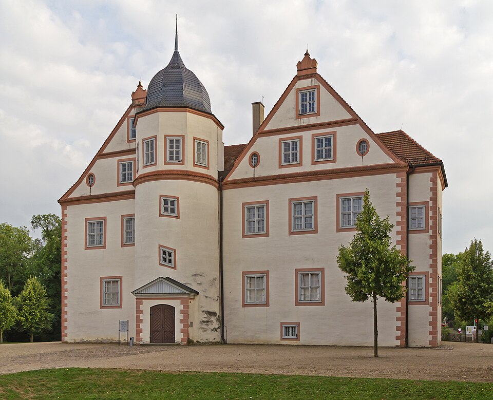 Terrassendach-Fachbetriebe in Wusterhausen: Koenigs Schloss – Foto: A.Savin Terrassendach-Fachbetriebe in Wusterhausen: Koenigs Schloss